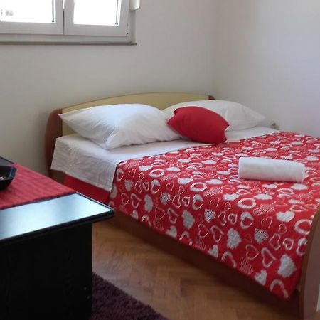 Apartment Max Омиш Экстерьер фото