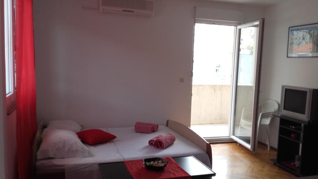 Apartment Max Омиш Экстерьер фото