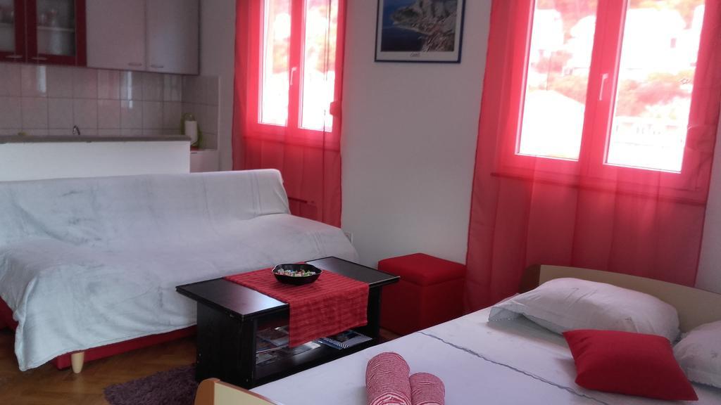 Apartment Max Омиш Экстерьер фото