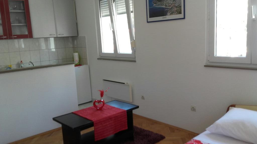 Apartment Max Омиш Экстерьер фото