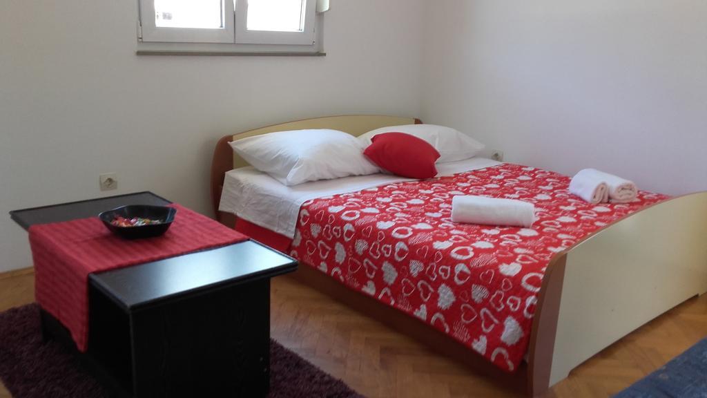 Apartment Max Омиш Экстерьер фото